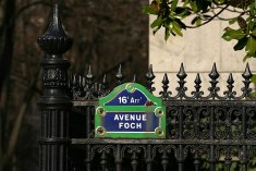 ave foch sign